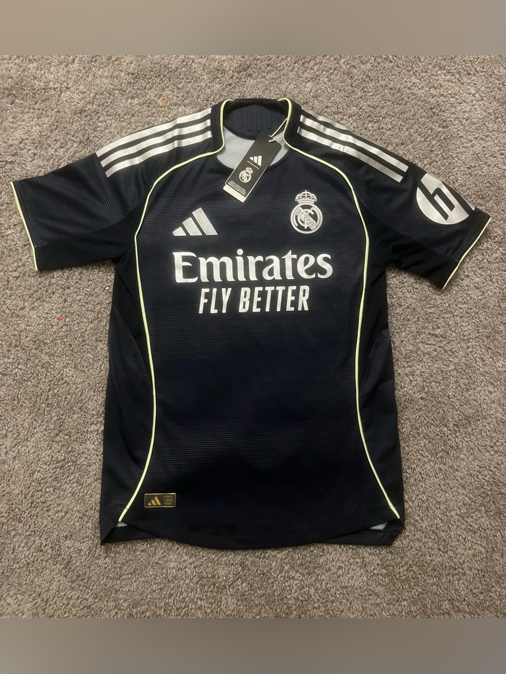 Adidas 25/26 Real Madrid Away Authentic Soccer Jersey Menβs Size Small JV5920